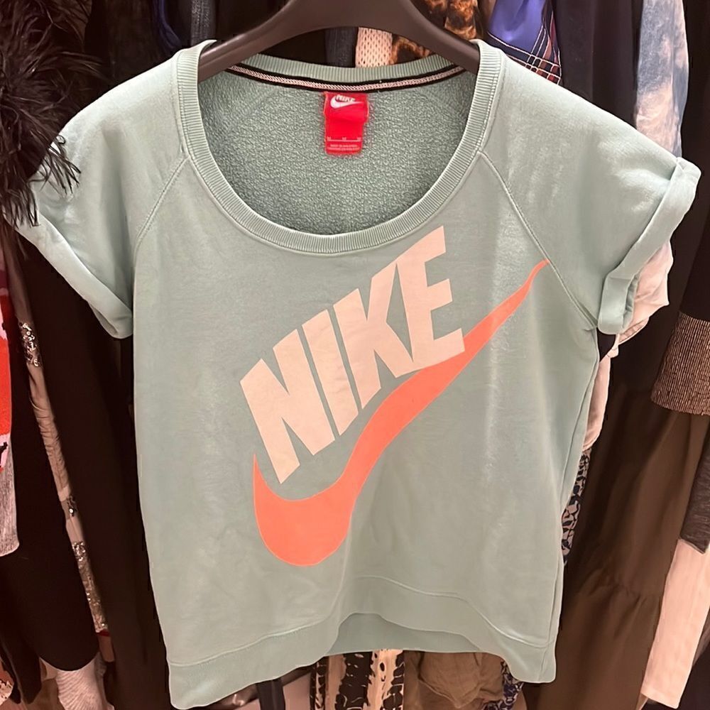 Nike mint green orange short sleeve sweatshirt sz medium EUC